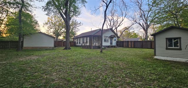 700 S Live Oak Street, Canton, TX 75103