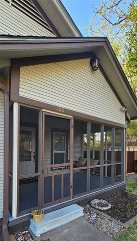 700 S Live Oak Street, Canton, TX 75103