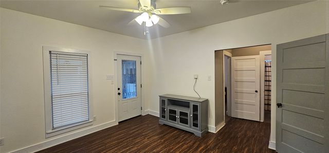 700 S Live Oak Street, Canton, TX 75103