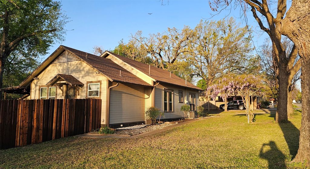 700 S Live Oak Street, Canton, TX 75103