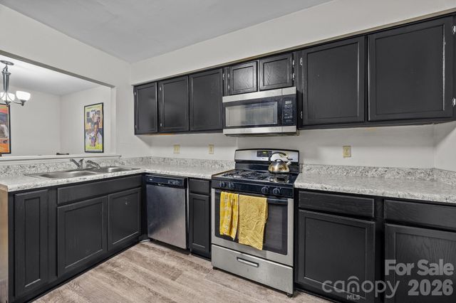 6005 Pinebark Court, Charlotte, NC 28212