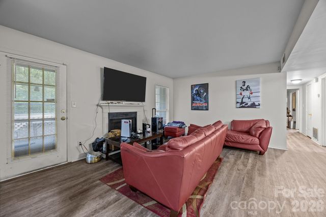 6005 Pinebark Court, Charlotte, NC 28212