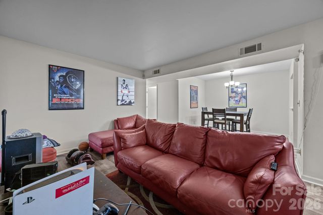 6005 Pinebark Court, Charlotte, NC 28212