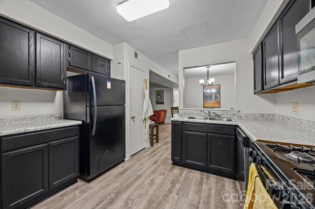 6005 Pinebark Court, Charlotte, NC 28212