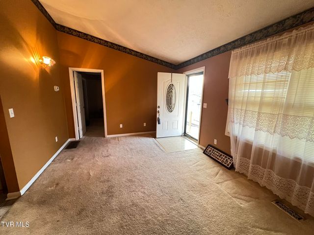 207 Crest Drive, Mount Carmel, TN 37645