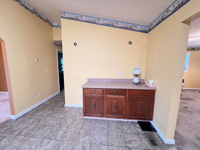 207 Crest Drive, Mount Carmel, TN 37645