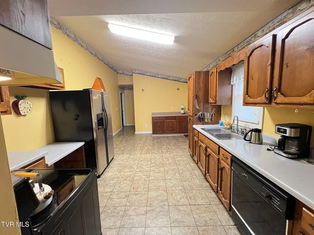 207 Crest Drive, Mount Carmel, TN 37645