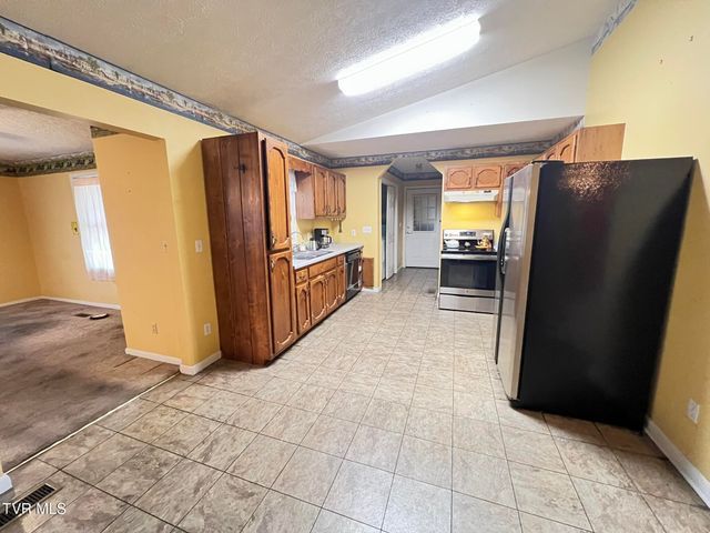 207 Crest Drive, Mount Carmel, TN 37645