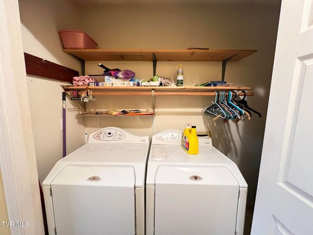 207 Crest Drive, Mount Carmel, TN 37645