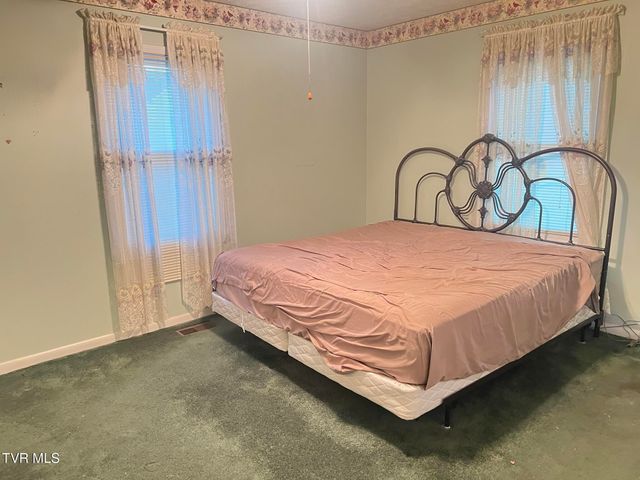 207 Crest Drive, Mount Carmel, TN 37645