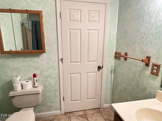 207 Crest Drive, Mount Carmel, TN 37645