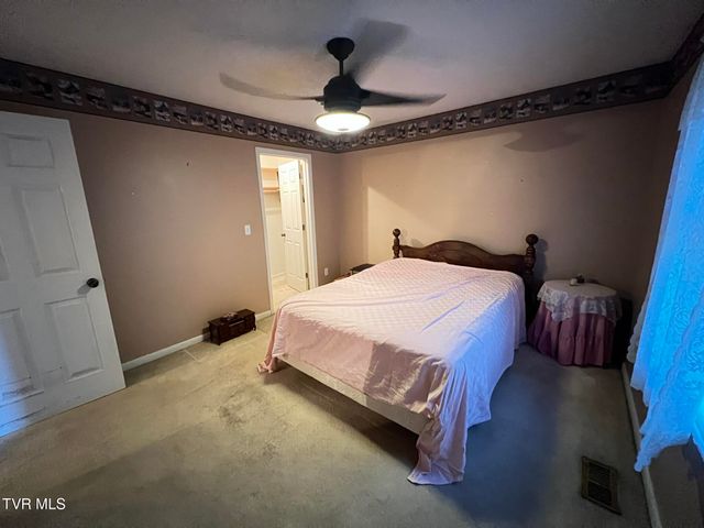 207 Crest Drive, Mount Carmel, TN 37645