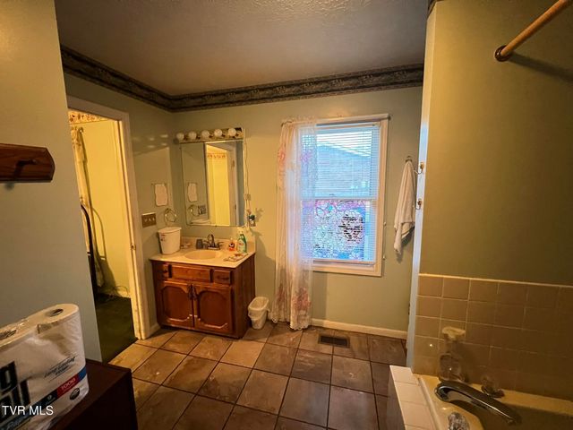 207 Crest Drive, Mount Carmel, TN 37645