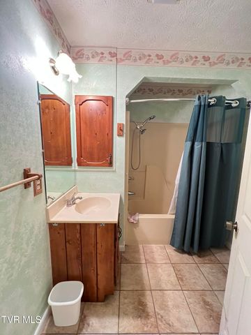 207 Crest Drive, Mount Carmel, TN 37645