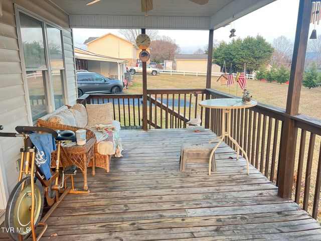 207 Crest Drive, Mount Carmel, TN 37645