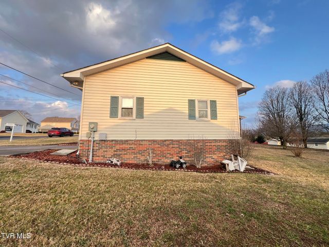 207 Crest Drive, Mount Carmel, TN 37645