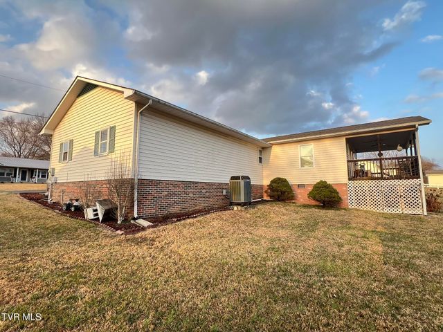 207 Crest Drive, Mount Carmel, TN 37645