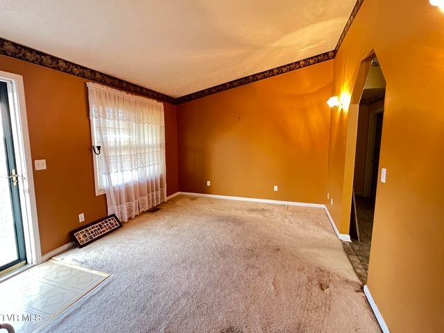 207 Crest Drive, Mount Carmel, TN 37645