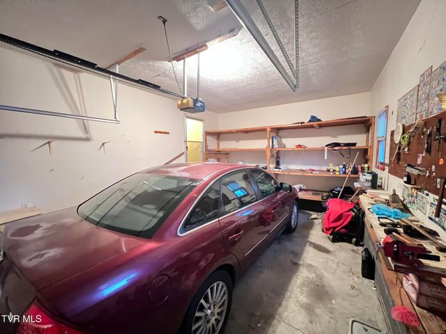 207 Crest Drive, Mount Carmel, TN 37645