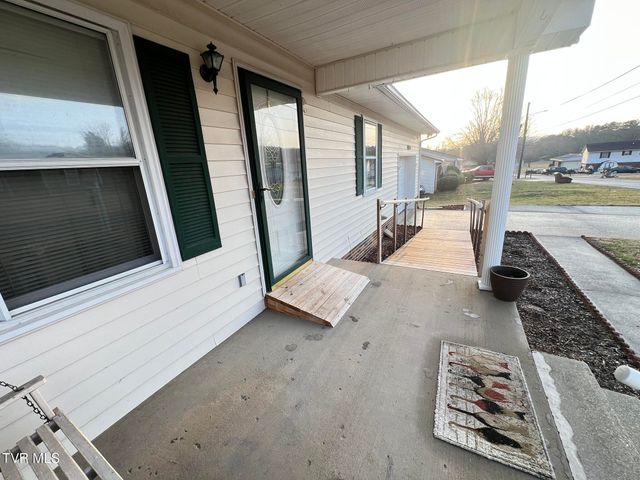 207 Crest Drive, Mount Carmel, TN 37645