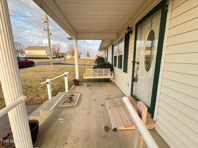 207 Crest Drive, Mount Carmel, TN 37645