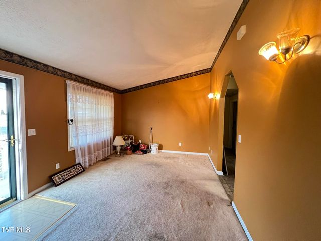 207 Crest Drive, Mount Carmel, TN 37645