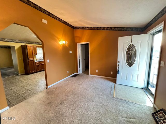 207 Crest Drive, Mount Carmel, TN 37645