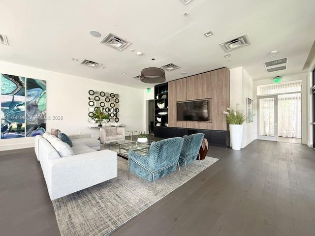 4903 NW 83rd Path, Doral, FL 33166