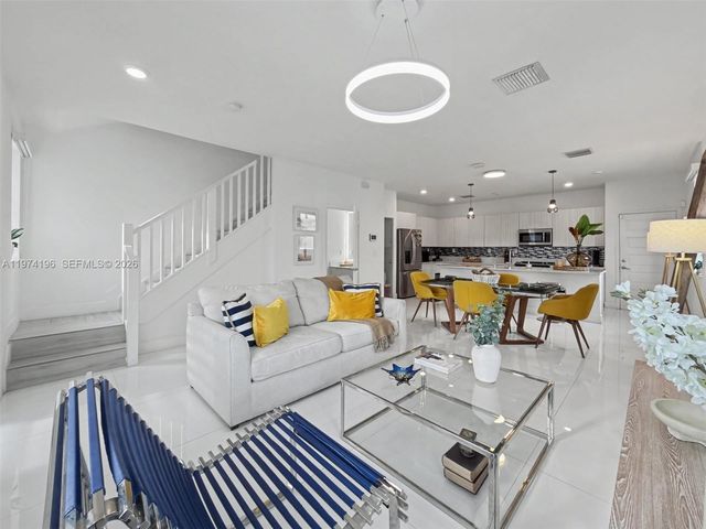 4903 NW 83rd Path, Doral, FL 33166