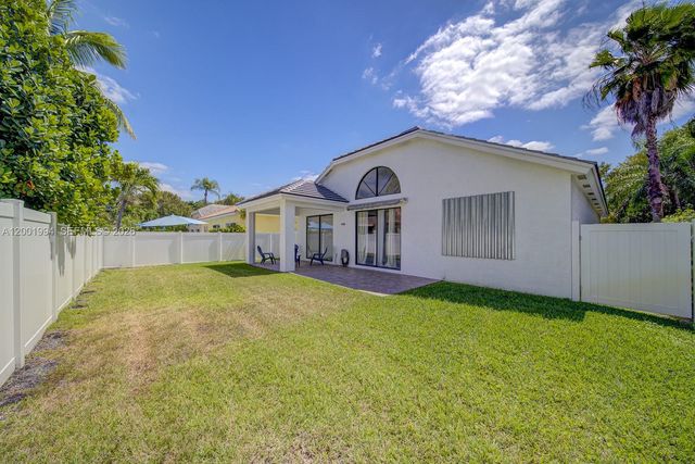 16415 SW 1st Ct, Pembroke Pines, FL 33027