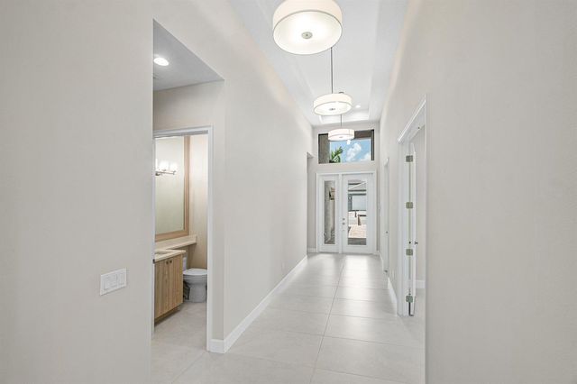 9124 Red Robin Lane, Boynton Beach, FL 33473