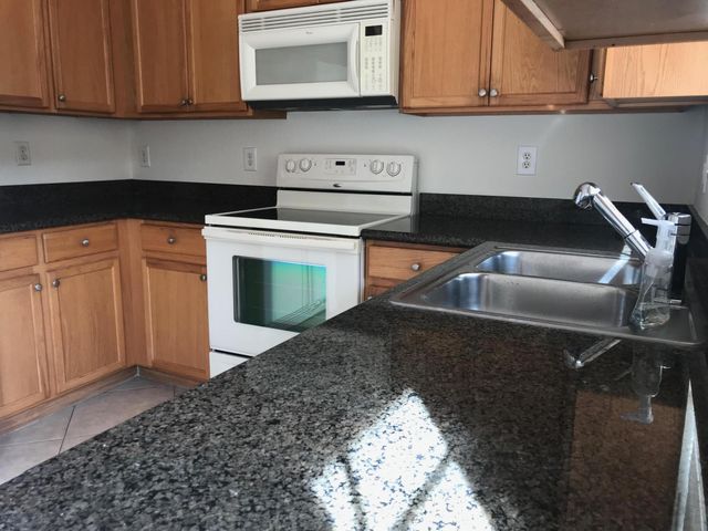 141 E Thatch Palm Circle, Jupiter, FL 33458