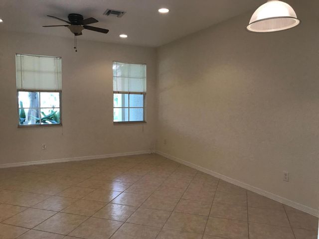 141 E Thatch Palm Circle, Jupiter, FL 33458