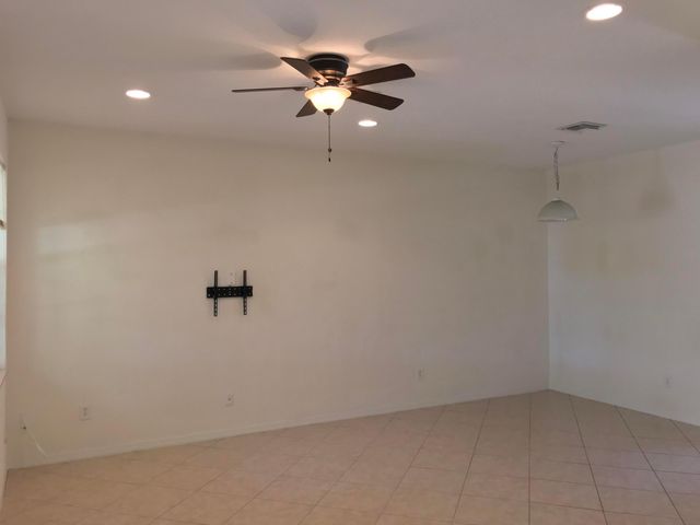 141 E Thatch Palm Circle, Jupiter, FL 33458