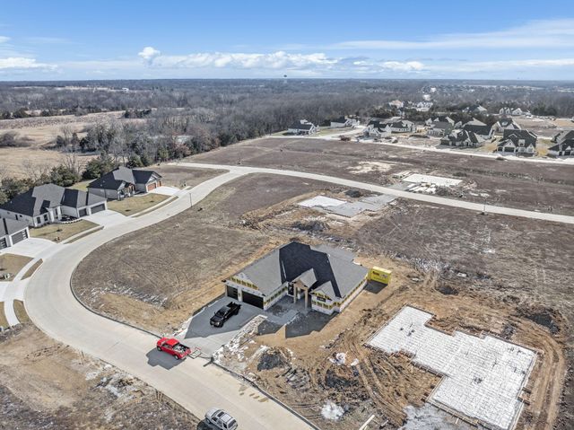 6512 PORTCRAWL DR, Columbia, MO 65201