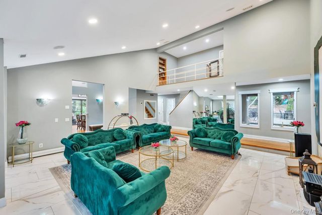 1 Audubon Gate, Miller Place, NY 11764