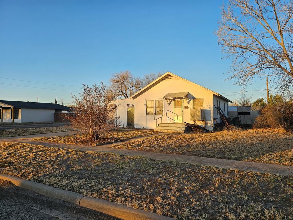 1001 NW 8th St, Andrews, TX 79714