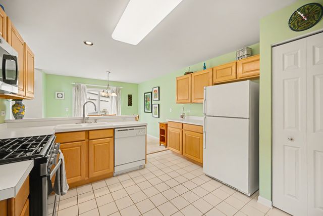 2298 Woodside Drive, Carpentersville, IL 60110