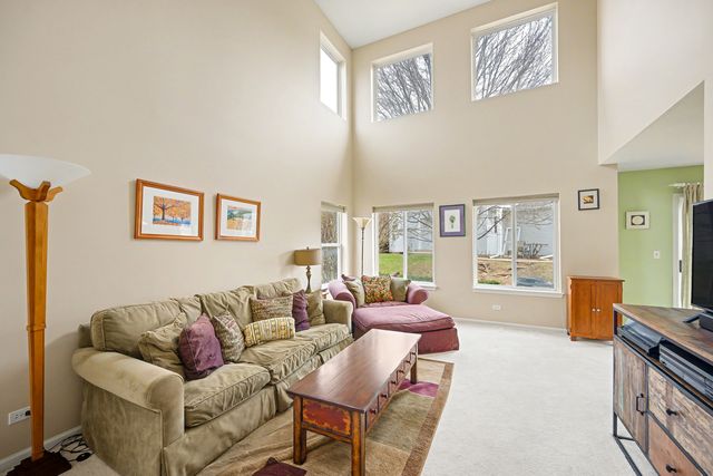 2298 Woodside Drive, Carpentersville, IL 60110