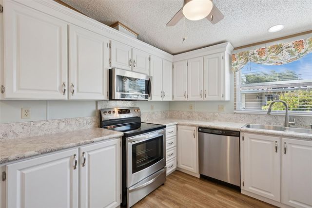 24814 PINE HILL, Leesburg, FL 34748