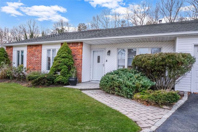 32 San Rafael Avenue, Holbrook, NY 11741