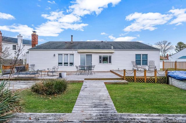 32 San Rafael Avenue, Holbrook, NY 11741