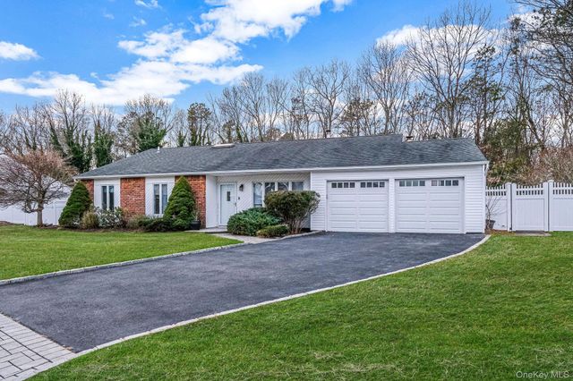 32 San Rafael Avenue, Holbrook, NY 11741