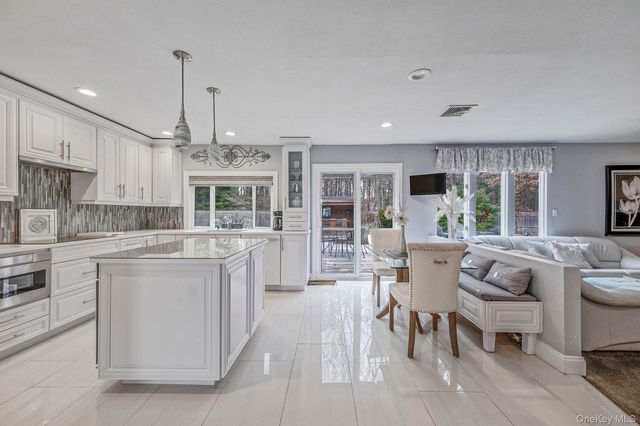 32 San Rafael Avenue, Holbrook, NY 11741