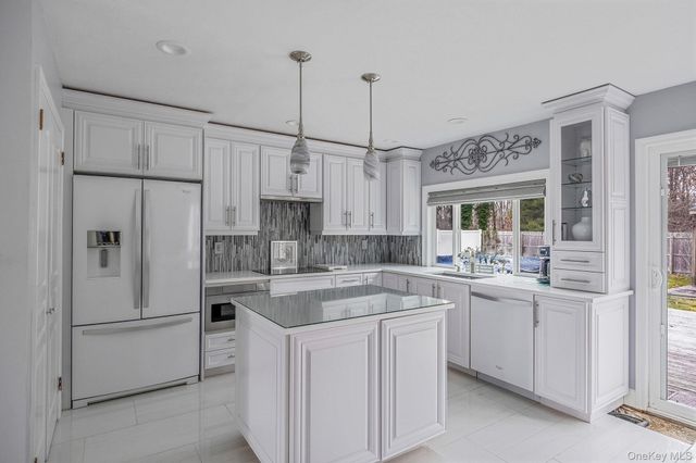 32 San Rafael Avenue, Holbrook, NY 11741