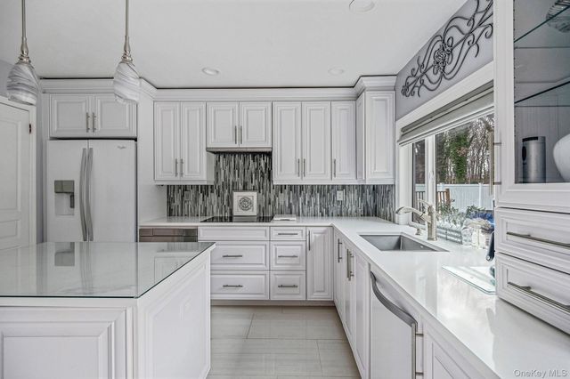 32 San Rafael Avenue, Holbrook, NY 11741