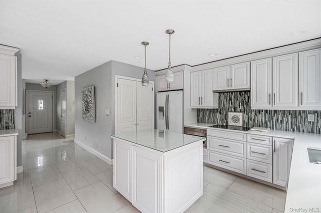 32 San Rafael Avenue, Holbrook, NY 11741