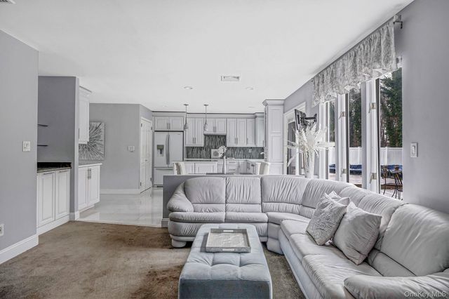 32 San Rafael Avenue, Holbrook, NY 11741