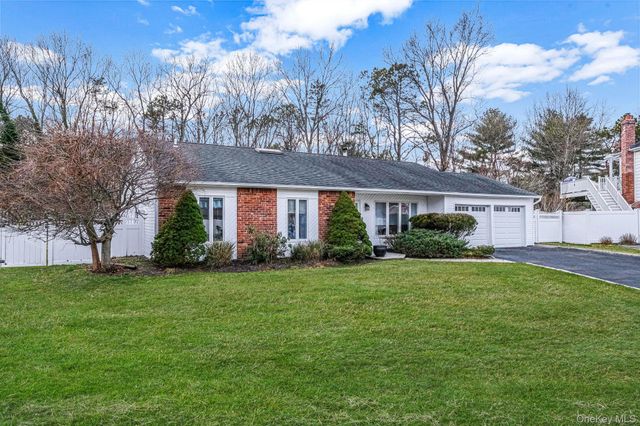 32 San Rafael Avenue, Holbrook, NY 11741