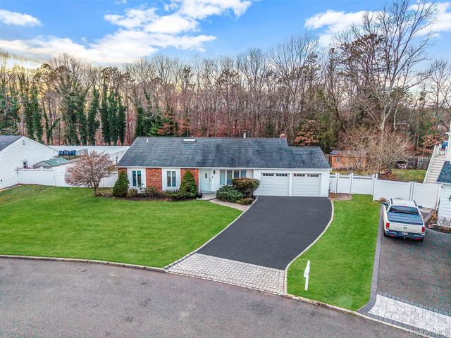 32 San Rafael Avenue, Holbrook, NY 11741